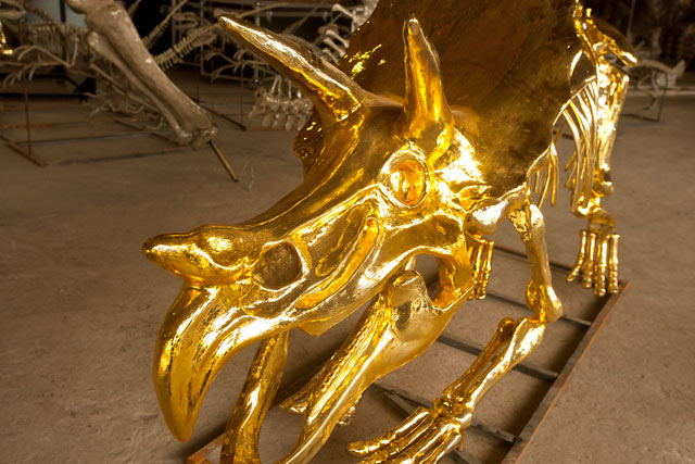 louis-vuitton-gold-dinosaur-de