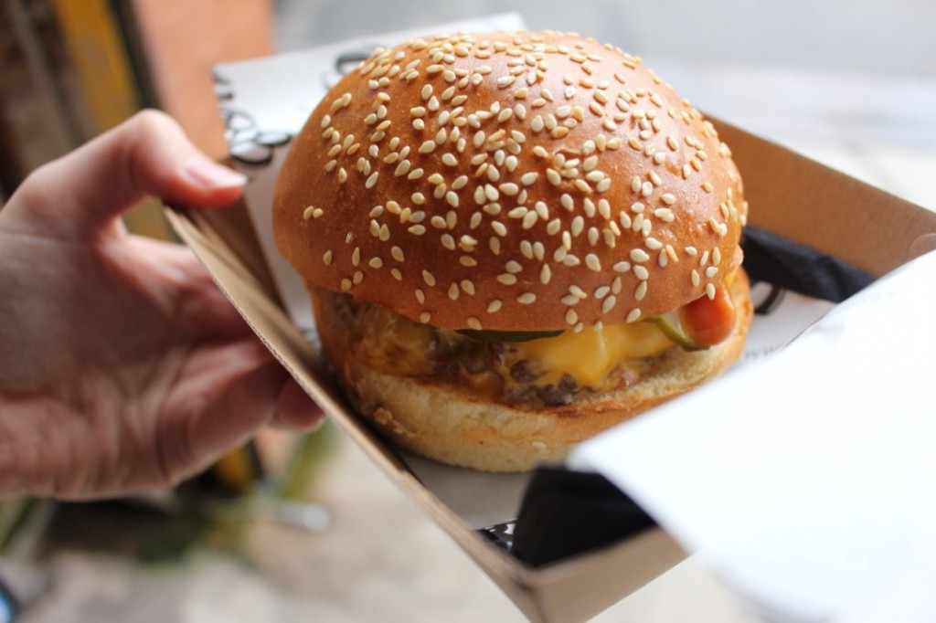 grosvenor-hotel_stkbb-cheeseburger