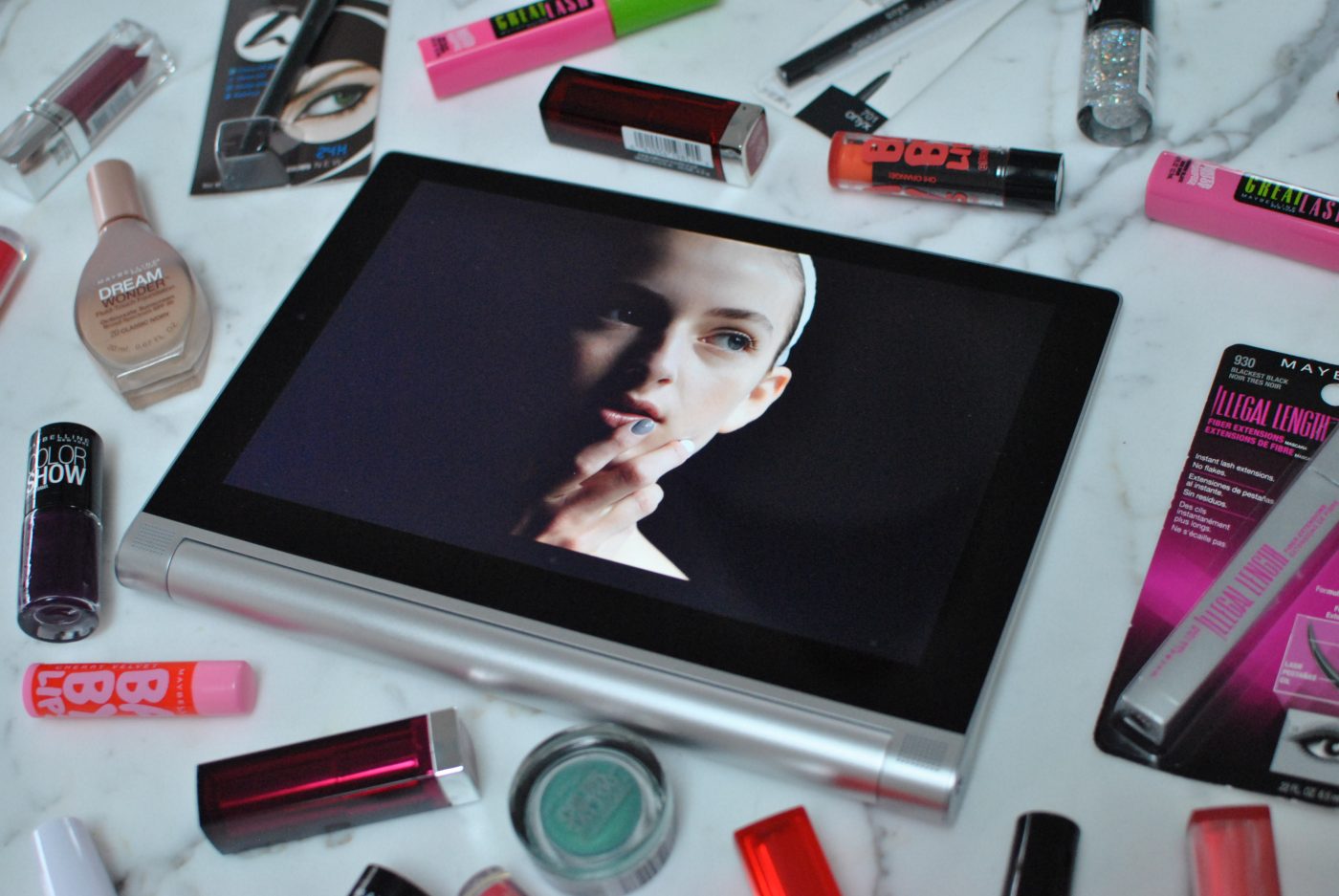 WIN A LENOVO TABLET & MAYBELLINE PRIZE PACK WITH THE FROW