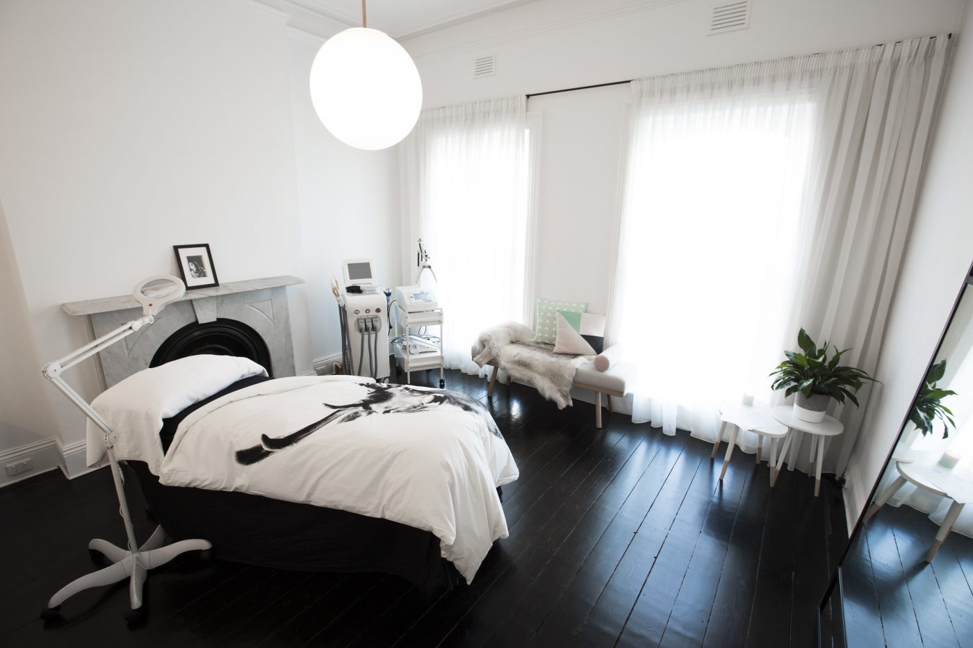 SKINCARE HEAVEN HÜD TURNS 1