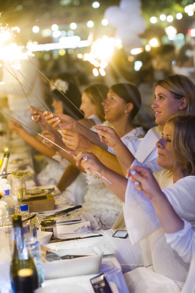 DINNER EN BLANC, THE MOST BEAUTIFUL DINNER IN THE SOCIAL CALENDAR