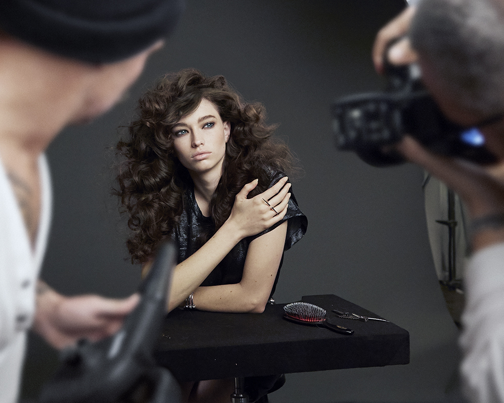 BEAUTY NEWS: VIKTOR & ROLF CELEBRATE RELAUNCH OF FLOWERBOMB, PALMOLIVE RELEASES OIL INFUSIONS RANGE & REDKEN CURVACEOUS