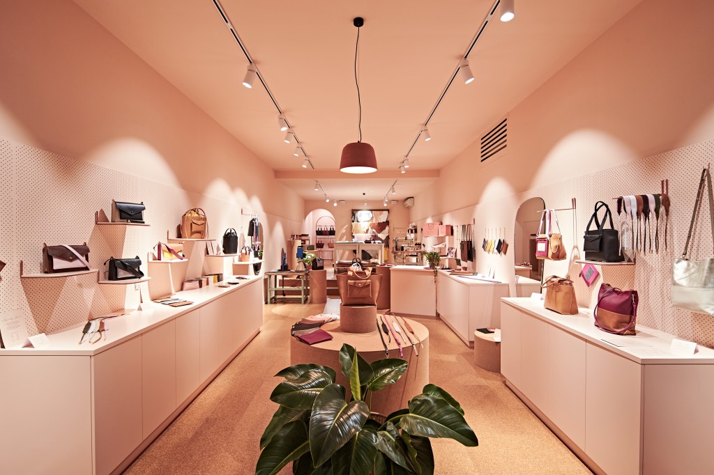 DUZENMAN OPENS IN ARMADALE