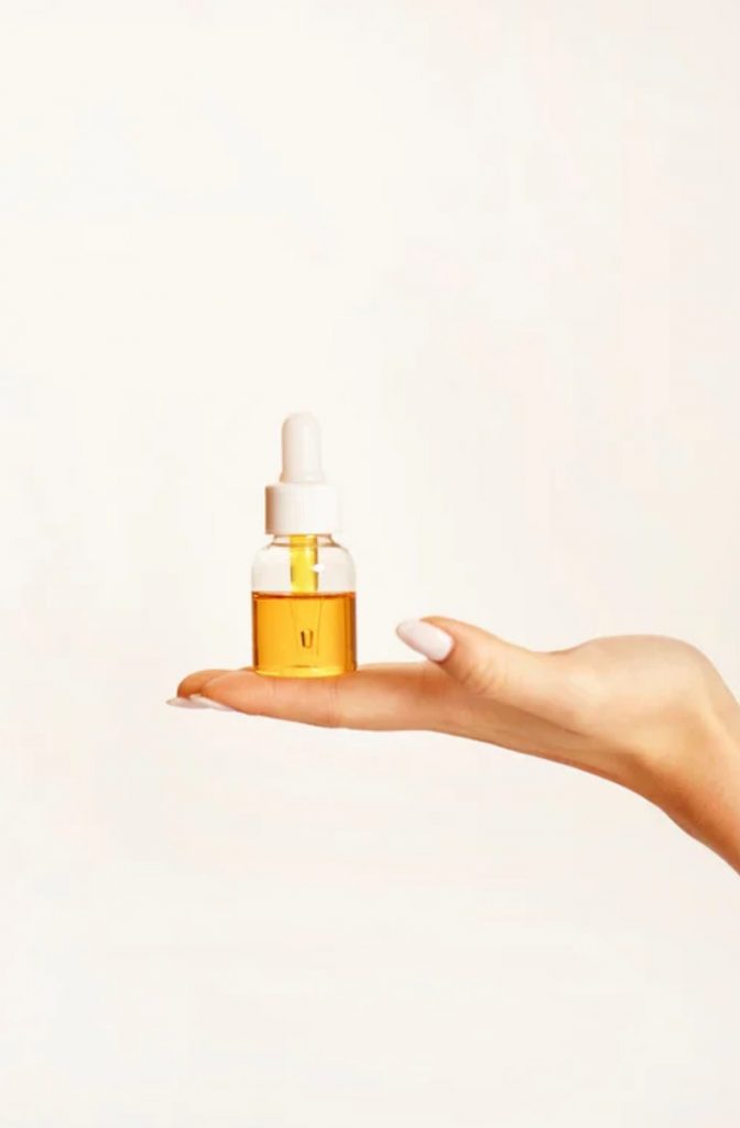 GLOW UP: 5 REASONS YOUR SKIN NEEDS VITAMIN C